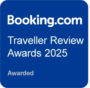 Premio Booking Traveler Review 2025 otorgado a Pariwana Hostels.